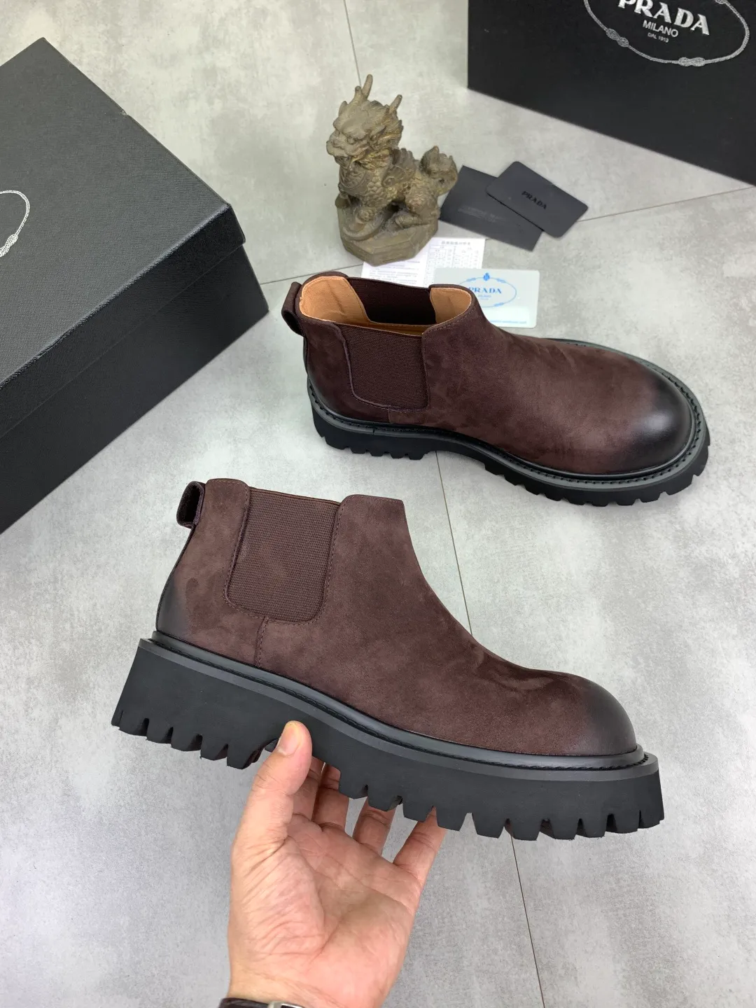 Men's shoes 💰P560 💰[New style]🔥🆕Hot model [PRADA]Prada🔝High-top Chelsea Martin boots are a high-end brand of men's shoes. The uppers are made of top-layer calfskin imported from Italy➕top-layer pigskin lining for the feet🔥, making walking more convenient and comfortable! Exclusive new style, stunning work [color]! Create a fashionable personality to set off your uniqueness! Create a fashionable personality to set off your uniqueness! A must-have for trendy men! Classic🔥super wear-resistant rubber outsole, size: 38-44 (45 can be customized) black or brown🉑️choose